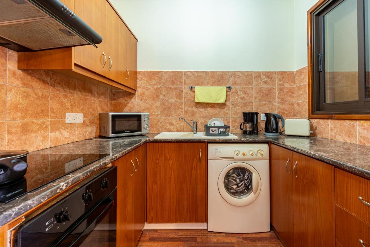 Celine'S 2 Bedrooms Apartment In Larnaca Center Exteriér fotografie