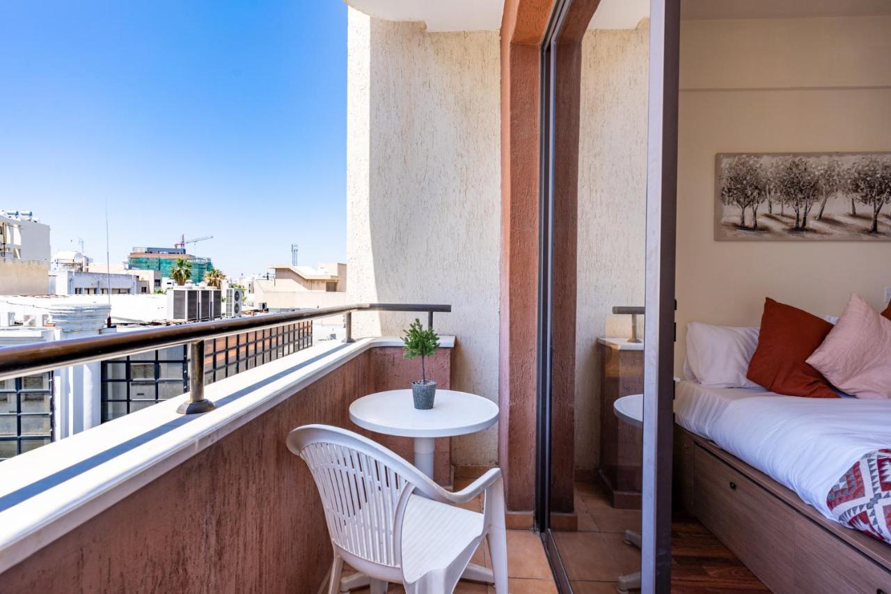 Celine'S 2 Bedrooms Apartment In Larnaca Center Exteriér fotografie